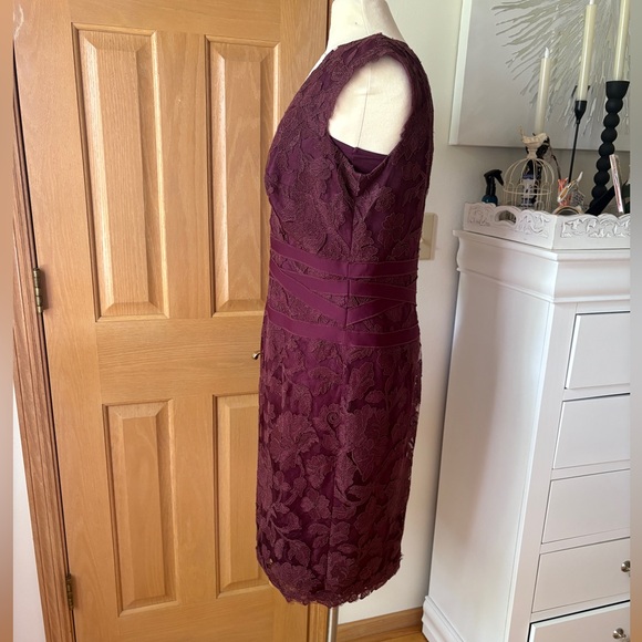 🤍Tadashi Shoji Purple Sheath Midi Dress V-Neck Sleeveless🤍 - Picture 2 of 9